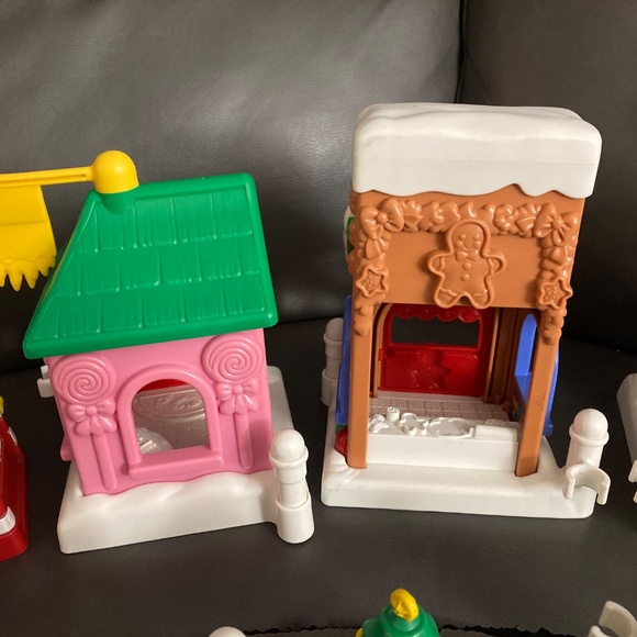 Fisher-Price Little People Christmas On Main Street Village Sets-Incomplete-22 p - Picture 13 of 14